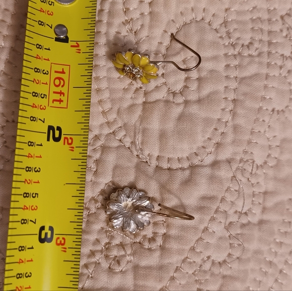 Flower earrings - Picture 3 of 3